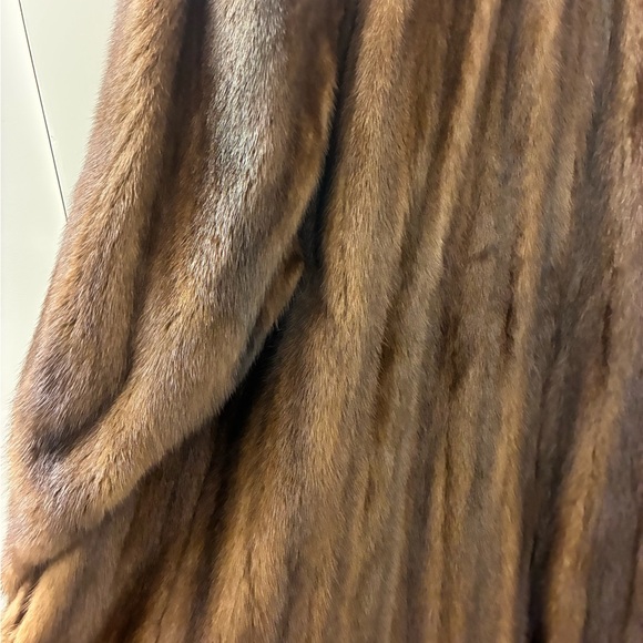 Luxurious Brown Fur Coat - Picture 11 of 11